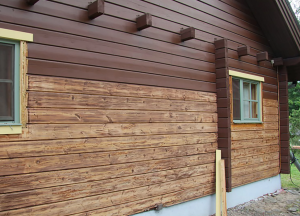 Покраска дома из бруса